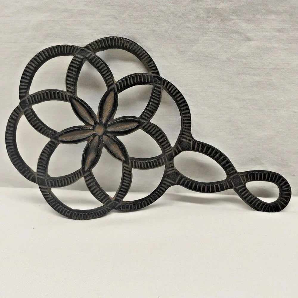 EMIC (EMIG) T57‎ Vintage Cast Iron Hex Circles Trivet Pot & Pan Holder